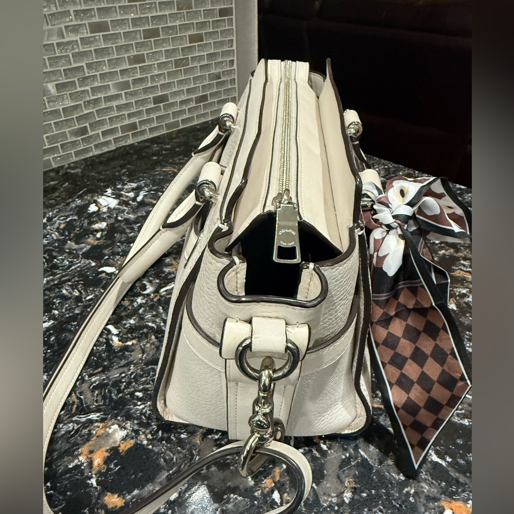 COACH 2018 Swagger 27 Carryall
Color- Chalk EUC - Picture 3 of 14